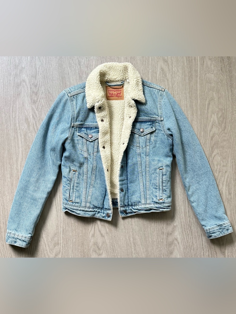Women’s XS Levi's Light Blue Denim Jacket with Cream Sherpa Lining NWOT